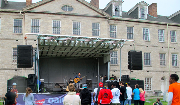 The inner stage, set inside the fort's grounds (Dan Henig performing onstage).