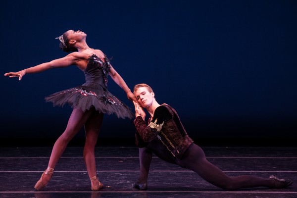 Black Swan pas de deux, Dance Theatre of Harlem. Photo from www.marinaharss.com
