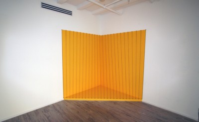 Sculpture corner in yellow and black.